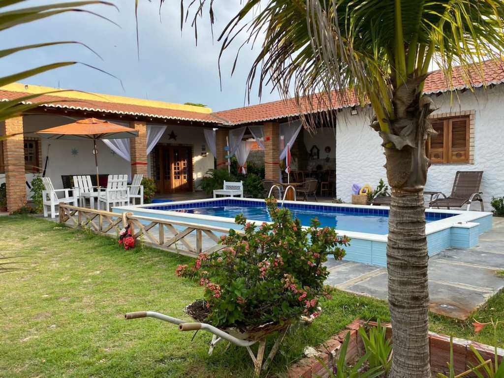 Casa ampla e aconchegante com piscina na melhor localização da praia Peito de Moça