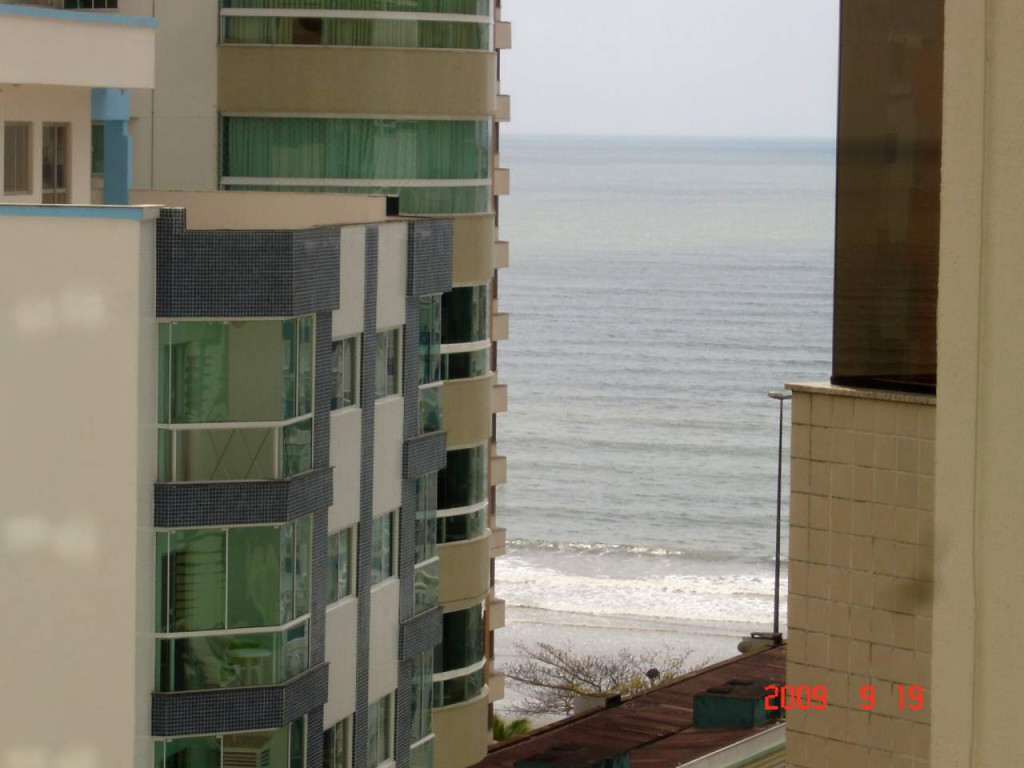 apartamento duas suítes 100 metros da praia central de Bal. Camboriú