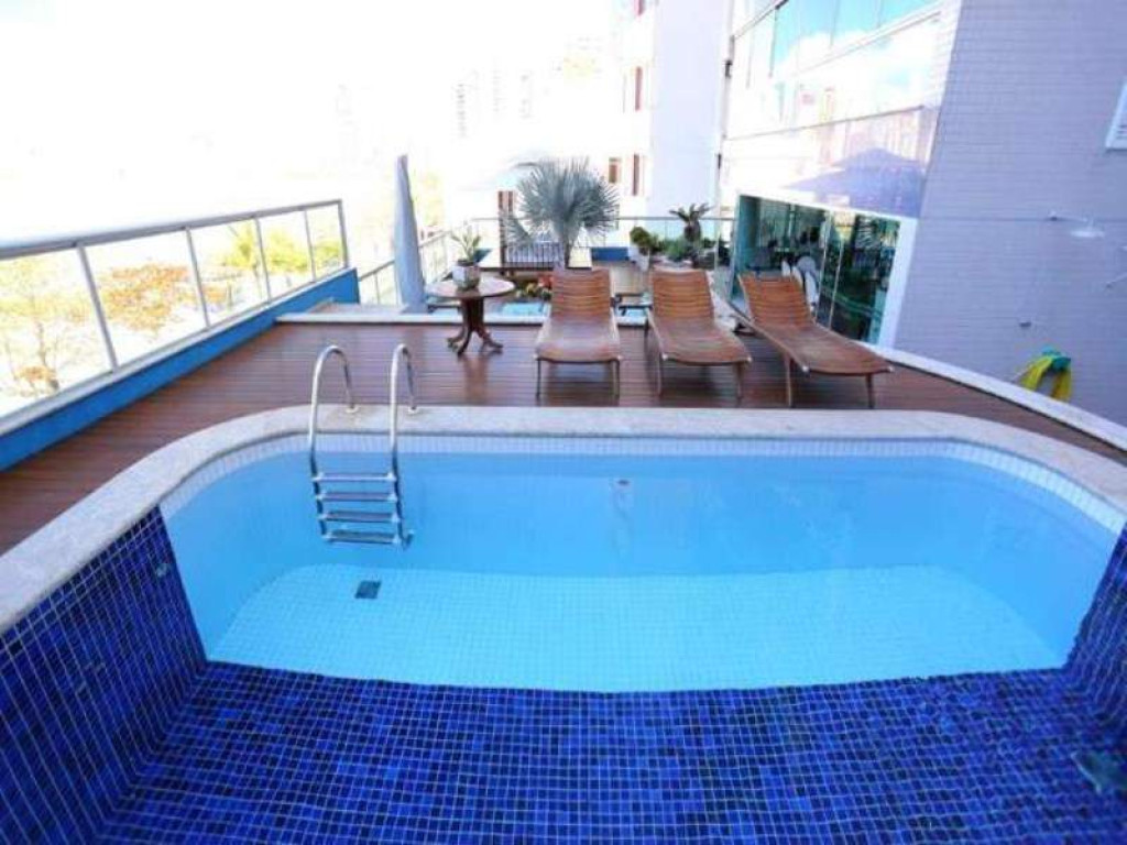 Apartamento de Alto Padrão com piscina privativa, frente ao mar.