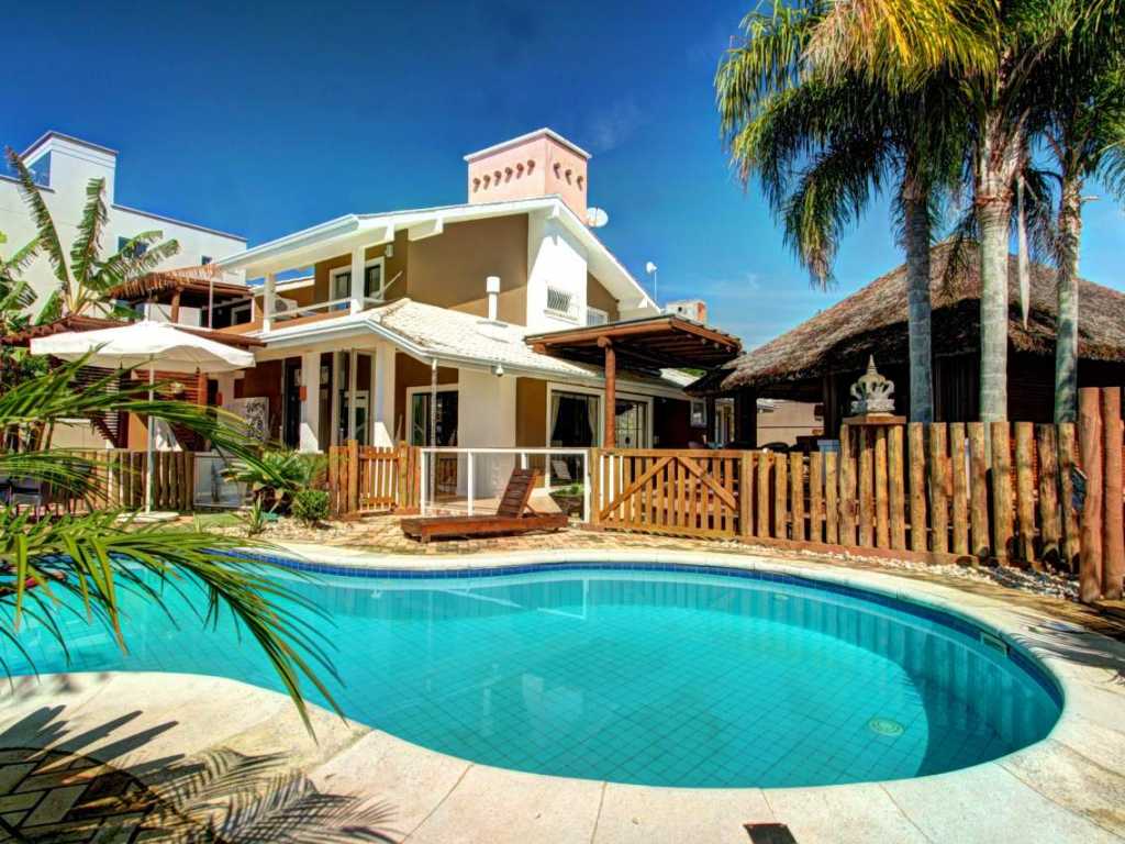 Casa BoaVida, alto padrão, Piscina, espaço Gourmet, 100m da praia