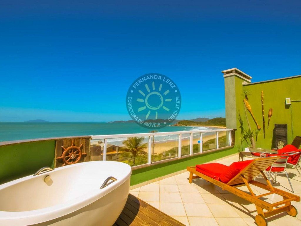 Apartamento com vista panorâmica para a praia de Quatro Ilhas em Bombinhas - Exclusivo.