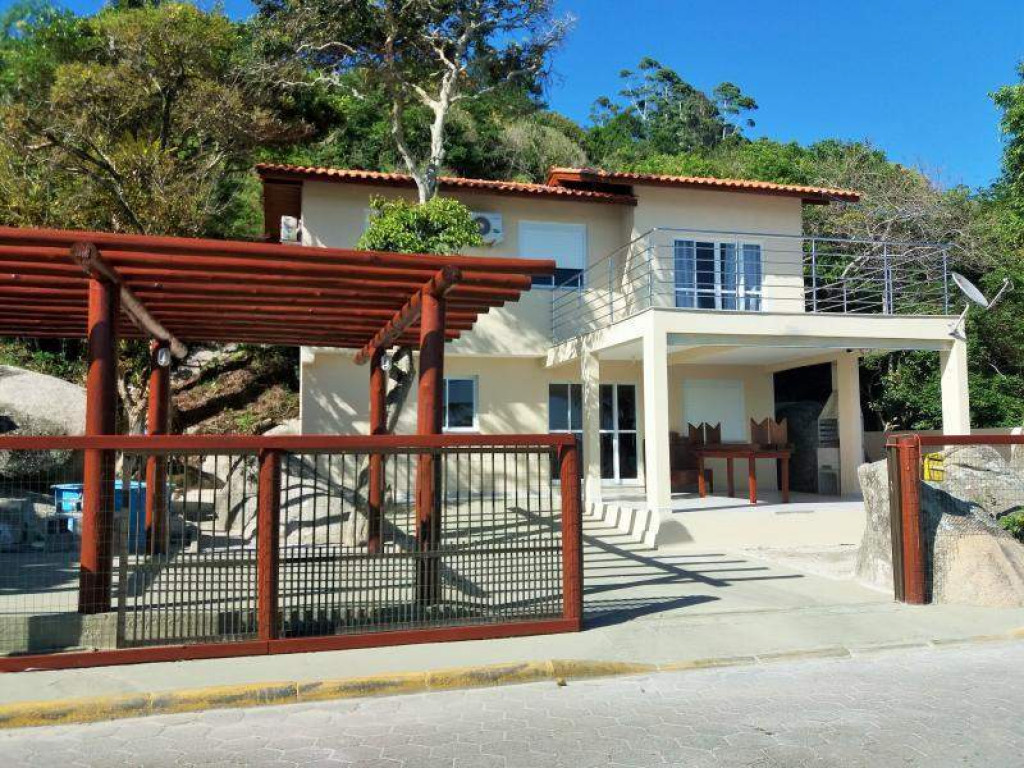 Casa Frente Mar para Temporada, Bombinhas / SC, bairro Canto Grande, 3 dormitórios, 1 suíte, 2 banheiros, 2 garagens, mobiliado