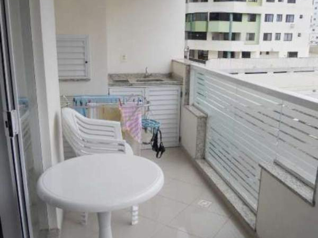 Lindo apartamento no Centro de Balneário Camboriú, excelente localização, reto no calçadão, próximo a Av. Brasil, Shopping e Praia