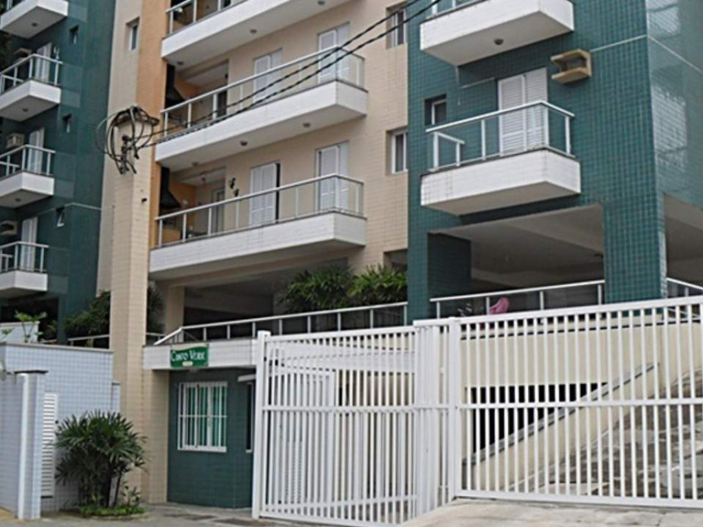 Apartamento para aluguel de temporada em Ubatuba -Praia Grande- 200 metros da Praia