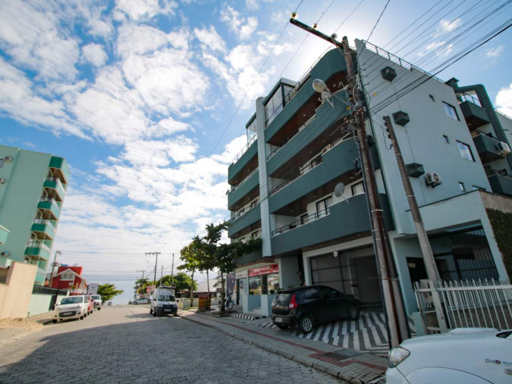 Aluguel de Apartamento 2 quartos sendo 1 suíte e a 100m do Mar em Bombas