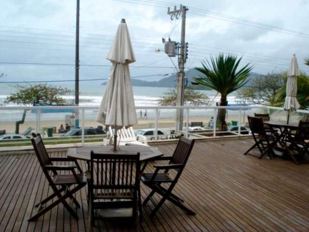 Espetacular apartamento alto padrão de frente para o mar com piscina em Balneário Camboriú.