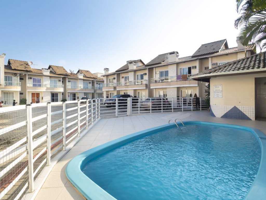 Aluguel de Apartamento 2 quartos para 6 pessoas condominio com piscina em Bombas