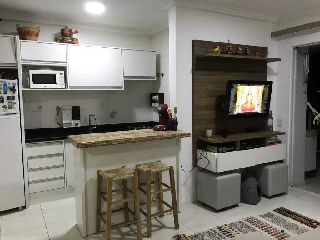 Apartamento dois dormitórios para aluguel temporada na praia do Campeche