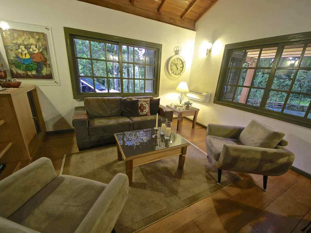 Casa para alugar em Gramado, 04 suítes, para até 10 pessoas