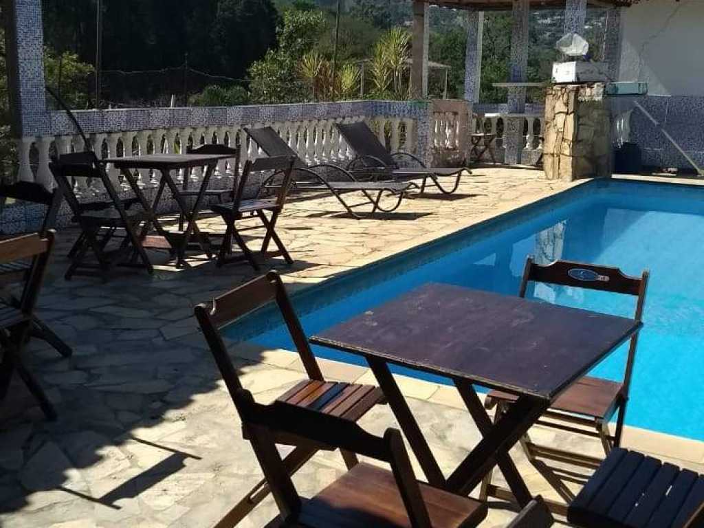Linda chácara em Mairinque com piscina
