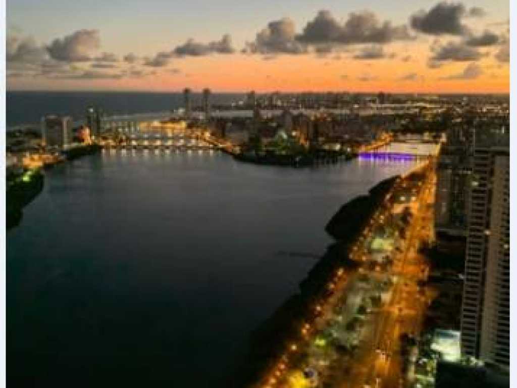 Alugam-se dois apartamentos com 4 quartos por temporada em Recife.
