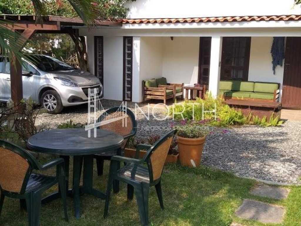 Casa grande com piscina na Lagoa da Conceição