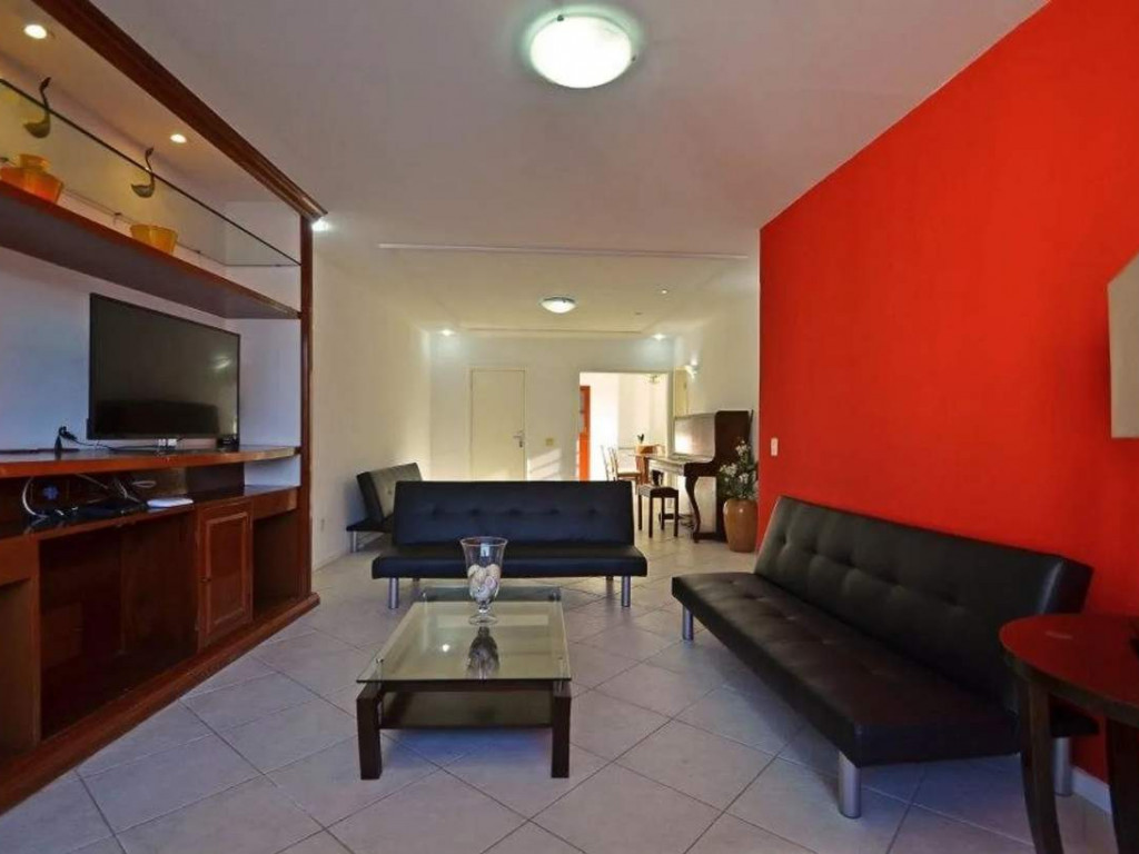 Apartamento espaçoso e barato em Copacabana!