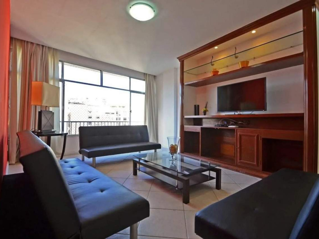 Apartamento espaçoso e barato em Copacabana!