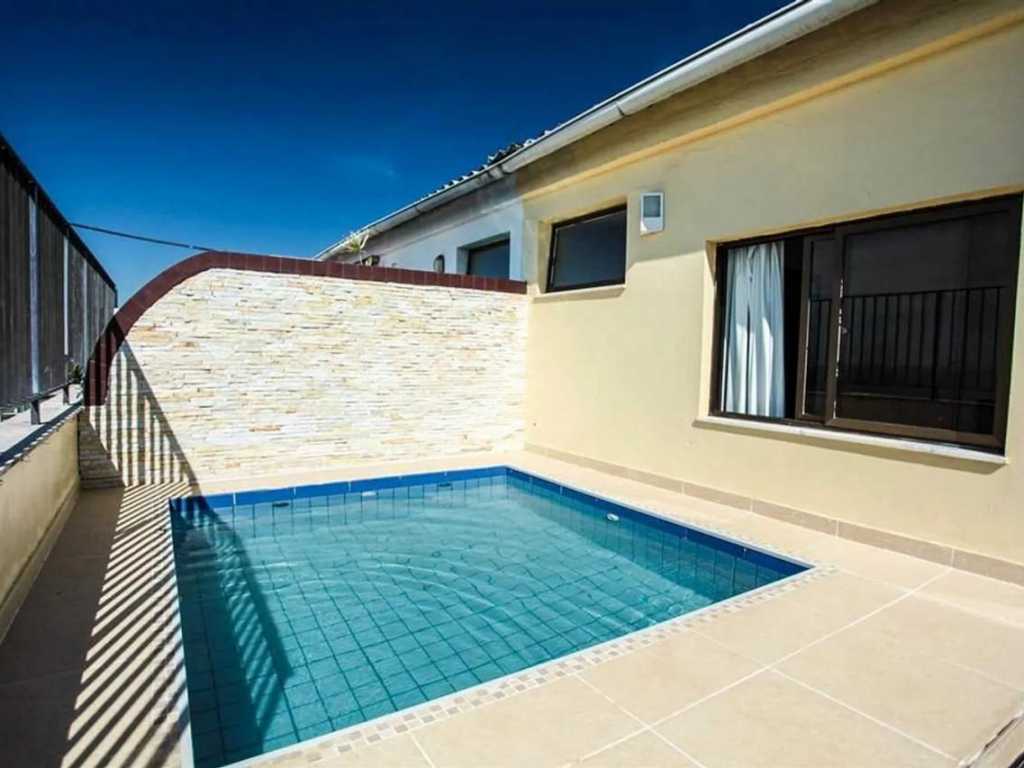 Linda Cobertura duplex com varanda e piscina e proximo da praia de Copacabana!