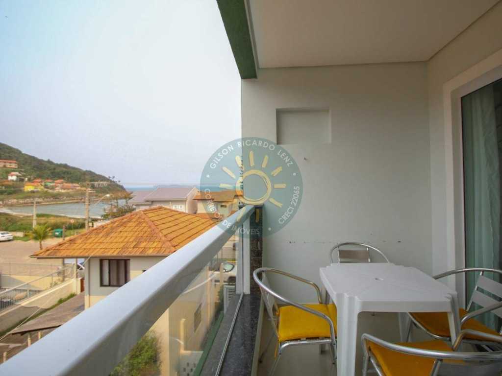 Apartamento com 2 suítes e vista para o mar na praia de Quatro Ilhas em Bombinhas.
