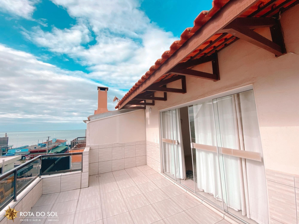 Apartamento à venda na praia de Bombas - 100m do mar