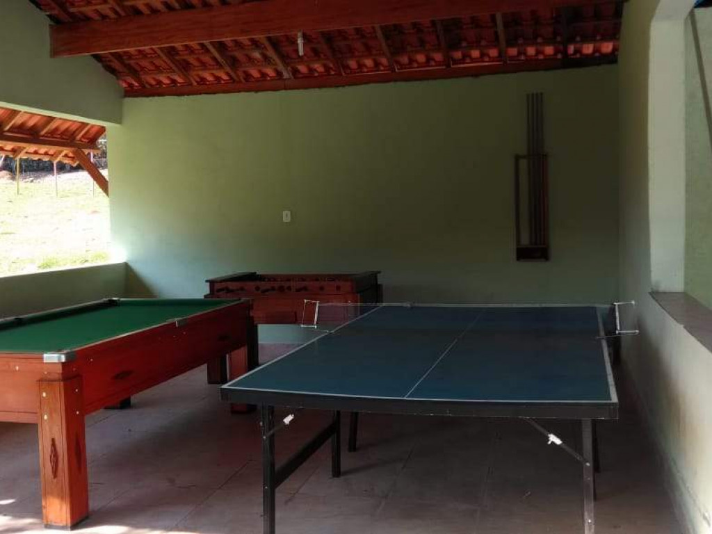 Chácara em Santa Isabel com piscina, mini campo, salão de jogos para até 18 pessoas