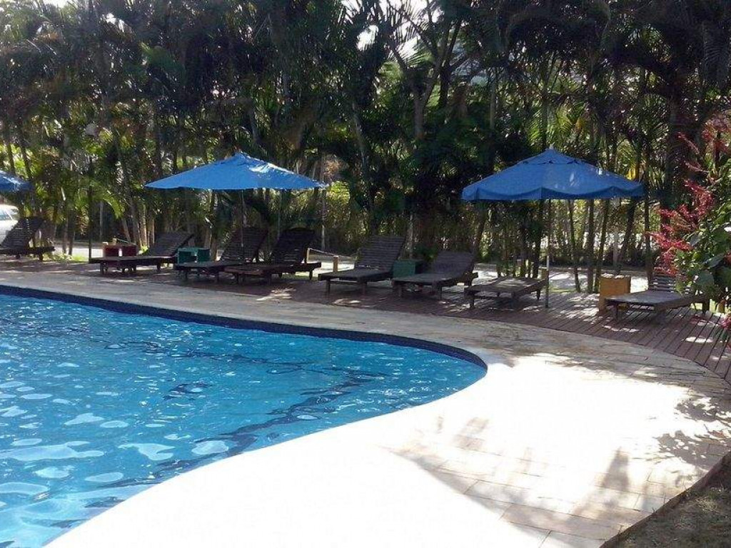 Linda casa com piscina a 50 mtrs da praia em São Sebastião com churrasqueira