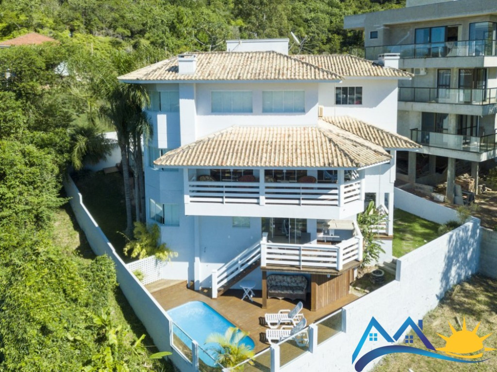 Casa com piscina em Zimbros - Bombinhas - M043
