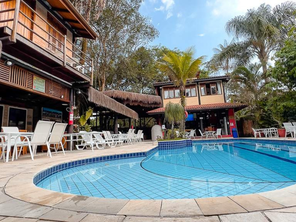 Casa em Juqueyhy com 4 suítes com piscina privativa para até para até  14 pessoas