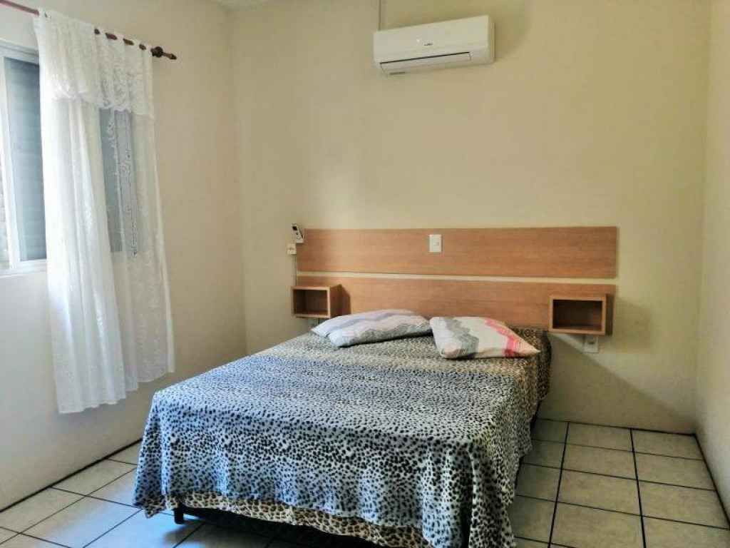 Casa 2 dormitórios para Temporada, Bombinhas / SC, bairro Canto Grande, 2 dormitórios, 2 banheiros, 1 garagem, mobiliado
