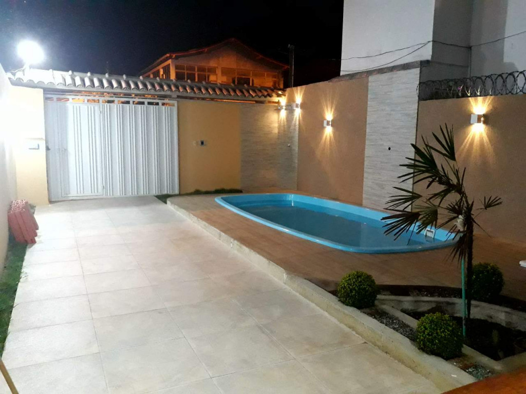 Casa com piscina em Prado Bahia