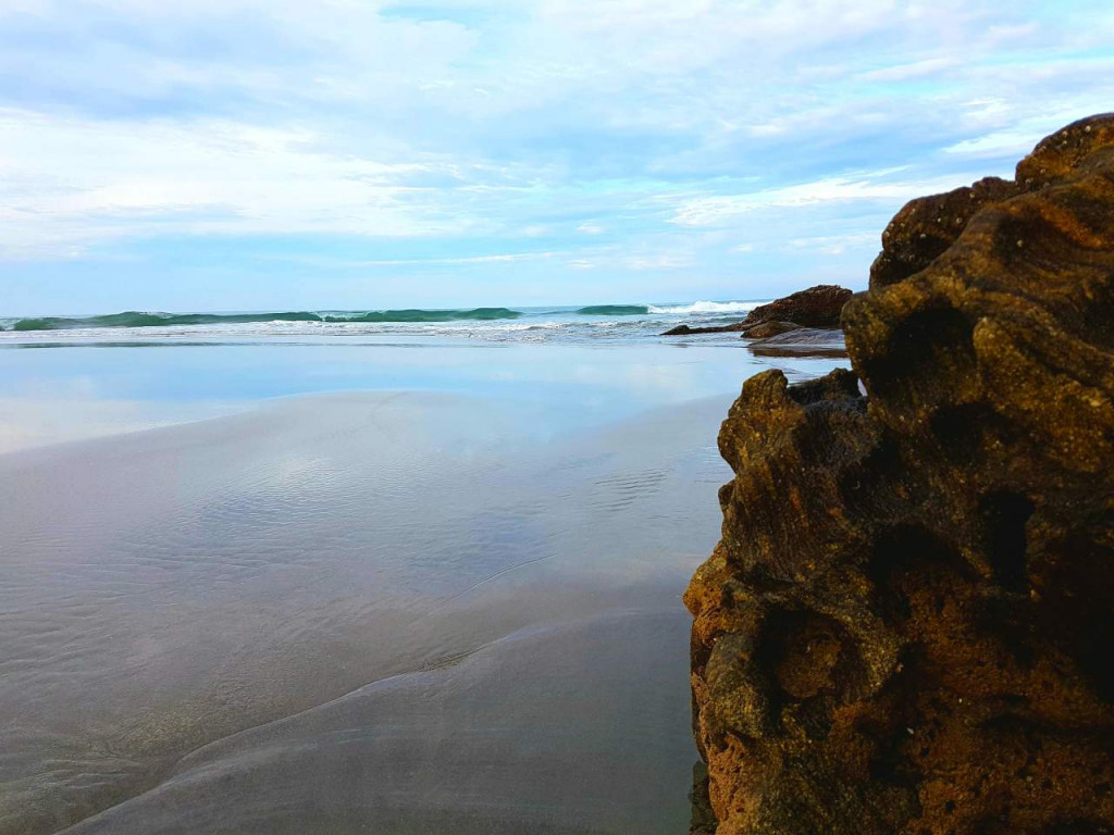 Charmosa residência a 400 metros da praia de Cambury Litoral Norte