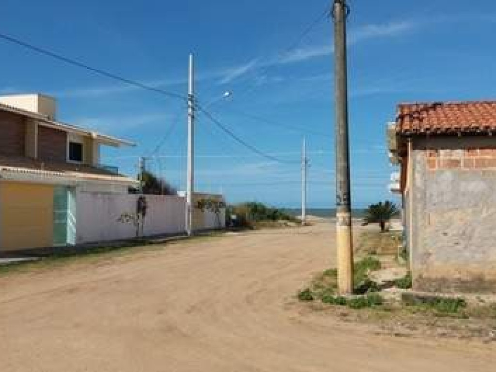 Casa Semi-nova na beira da praia da Guaxindiba