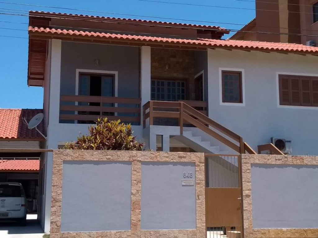 Lindos e amplos apartamentos para temporada á 150m da Praia da Vila em Imbituba - Santa Catarina