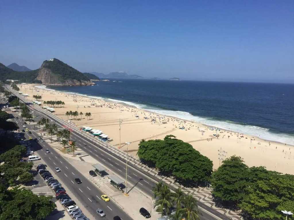 Incrivel cobertura frente mar com terraço em Copacabana!