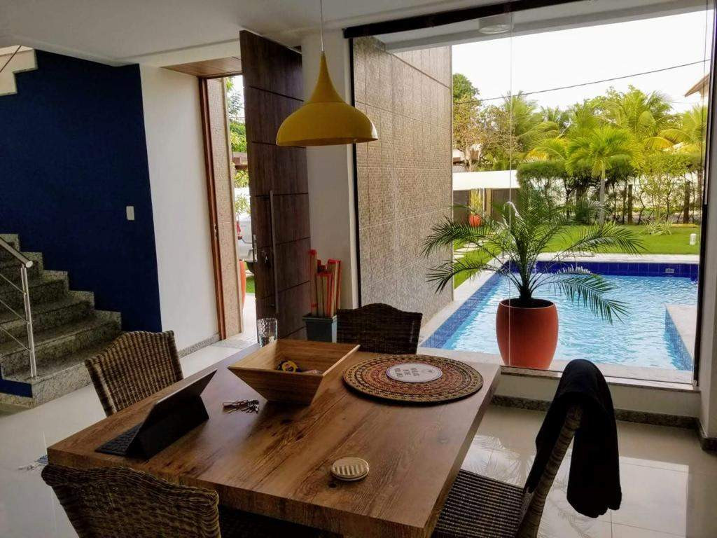 Guarajuba - Casa Nova - Excelente decoração - 5 suites com ar a 150 metros do mar