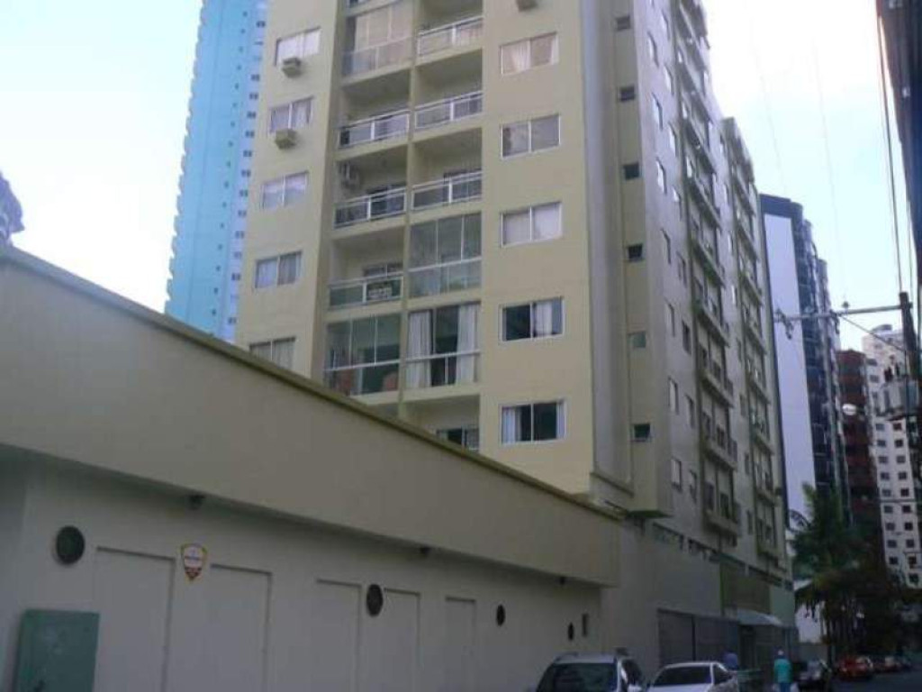 Apartamento a 100 mts da praia no centro de Balneário Camboriú, na Quadra do Mar!