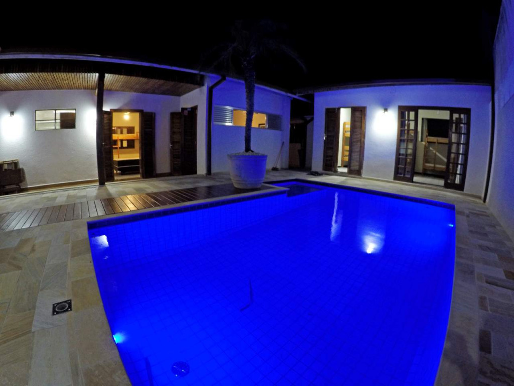 Casa Praia Grande con piscina de aire y luz