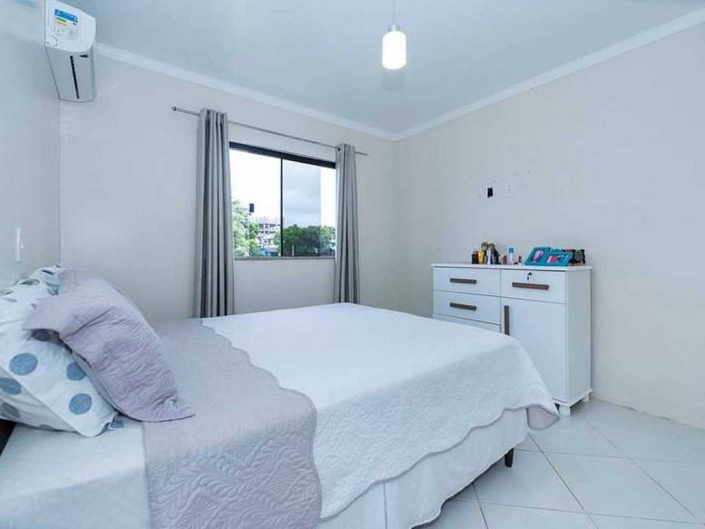 053L - Excelente Casa 4 dormitórios para até 12 pessoas com Lindo Jardim em Bombas - Bombinhas - SC