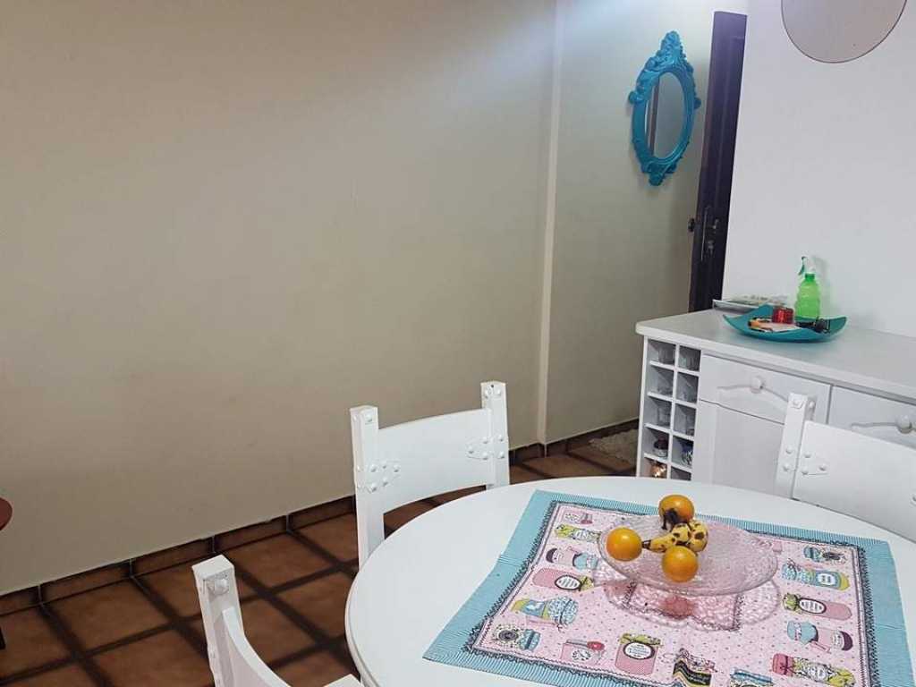 Excelente apartamento de vacaciones en Guarujá con 3 dormitorios