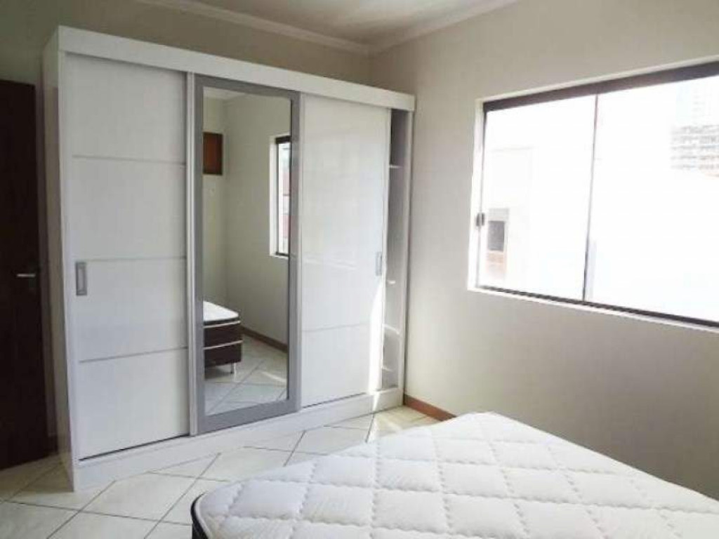 Lindo apartamento 2 dormitórios Centro de Balneário Camboriú.