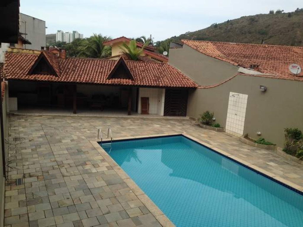 Casa com piscina- Caraguatatuba