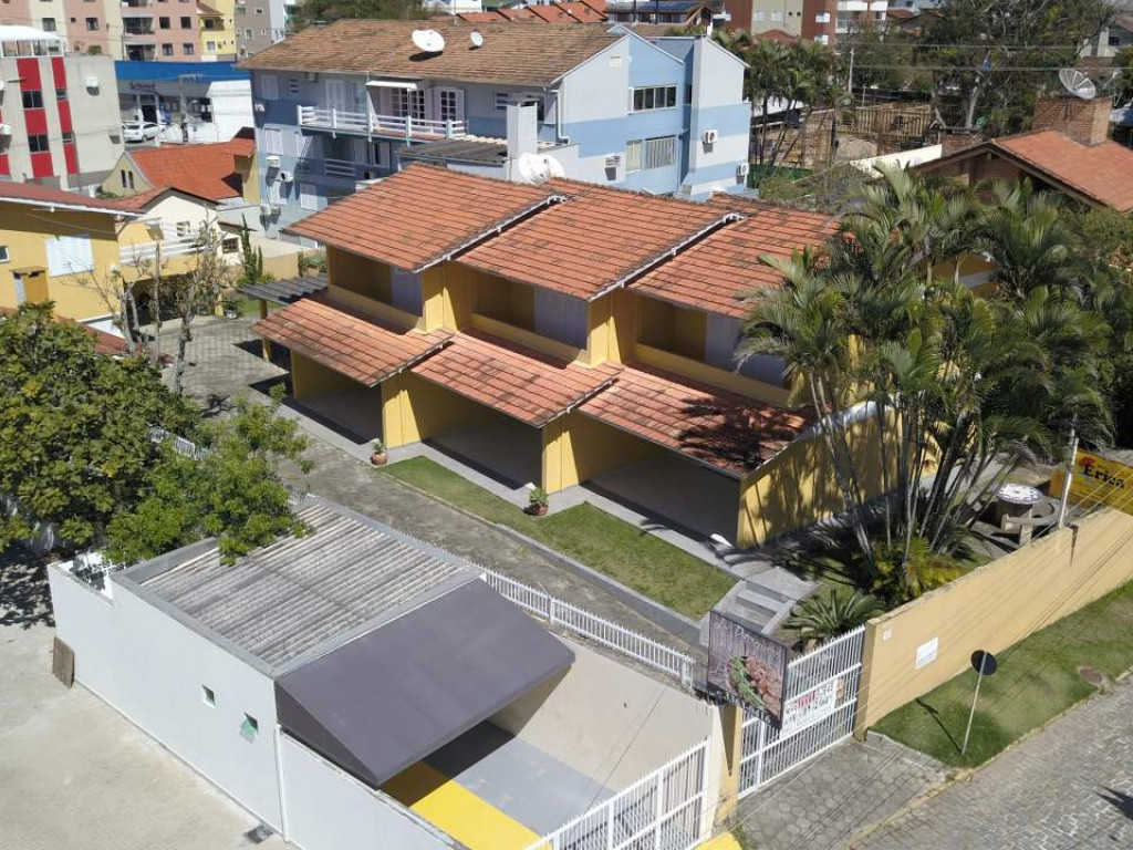 Condominio Doña Erica - Sobrados a 20m de la Playa Central de Bombinhas