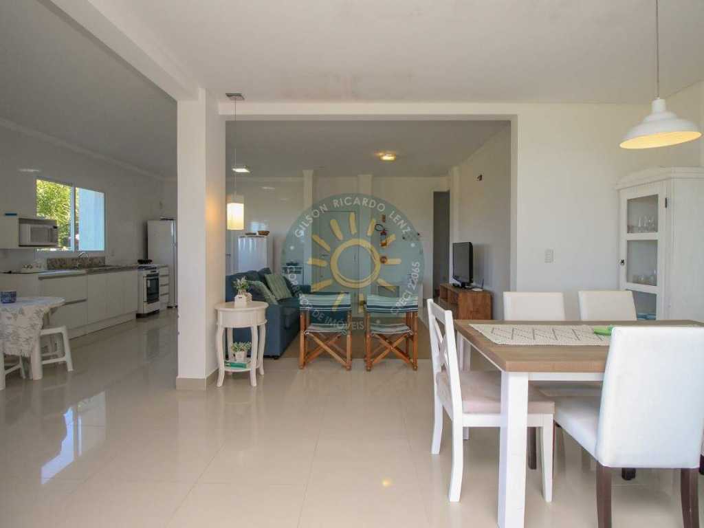 Casa de frente para o mar com 4 suites em condominio fechado na Praia de Quatro Ilhas em Bombinhas