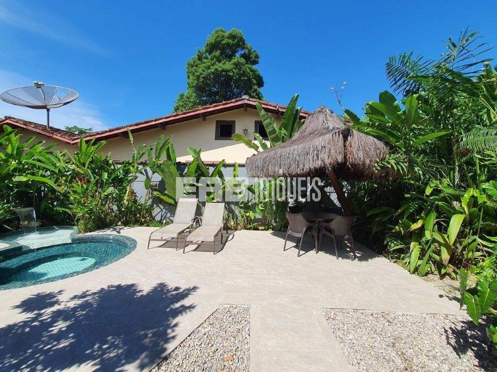 Casa linda e aconchegante disponível para locação de temporada a apenas 200m da praia de Itamambuca em Ubatuba - Iz04