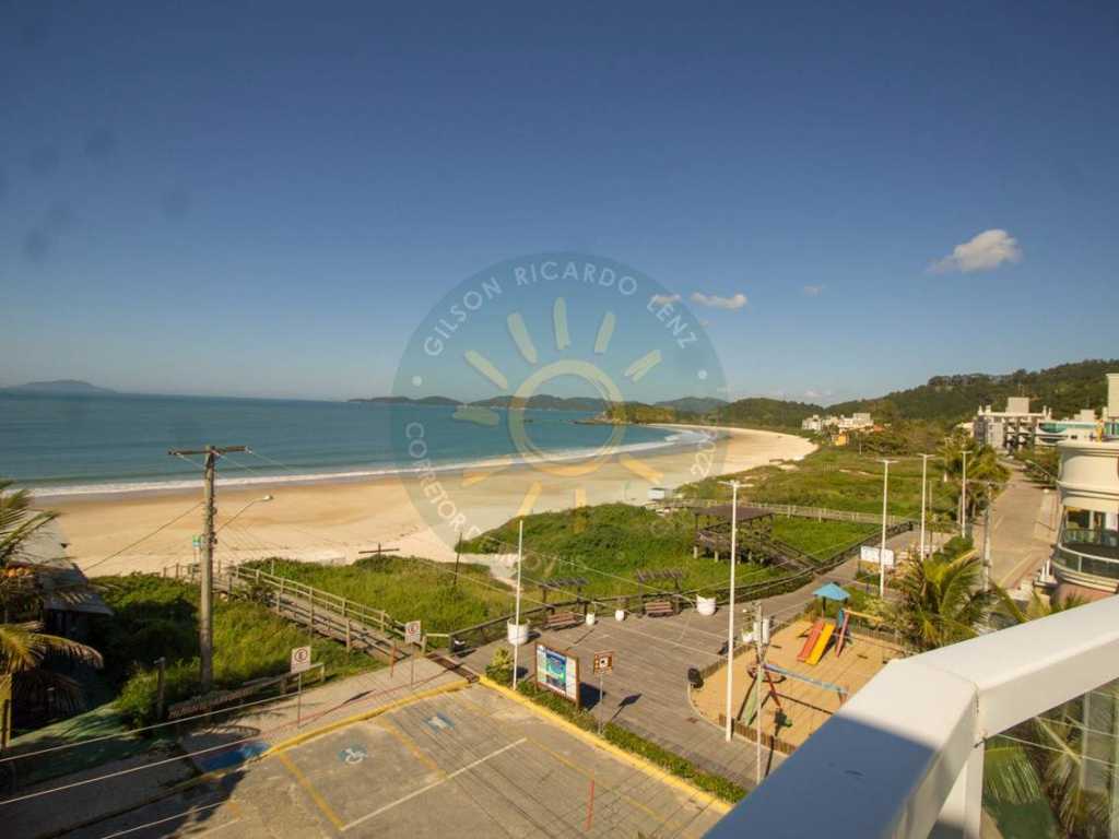 Lindo apartamento con vista panorámica al mar, ubicado a 20 metros de la playa de Cuatro Islas en Bombinhas - Exclusivo