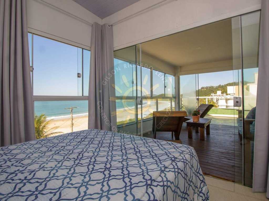 Lindo apartamento con vista panorámica al mar, ubicado a 20 metros de la playa de Cuatro Islas en Bombinhas - Exclusivo