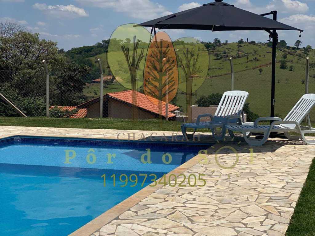 Chácara Pôr do Sol with large pool and a privileged view of the valley!