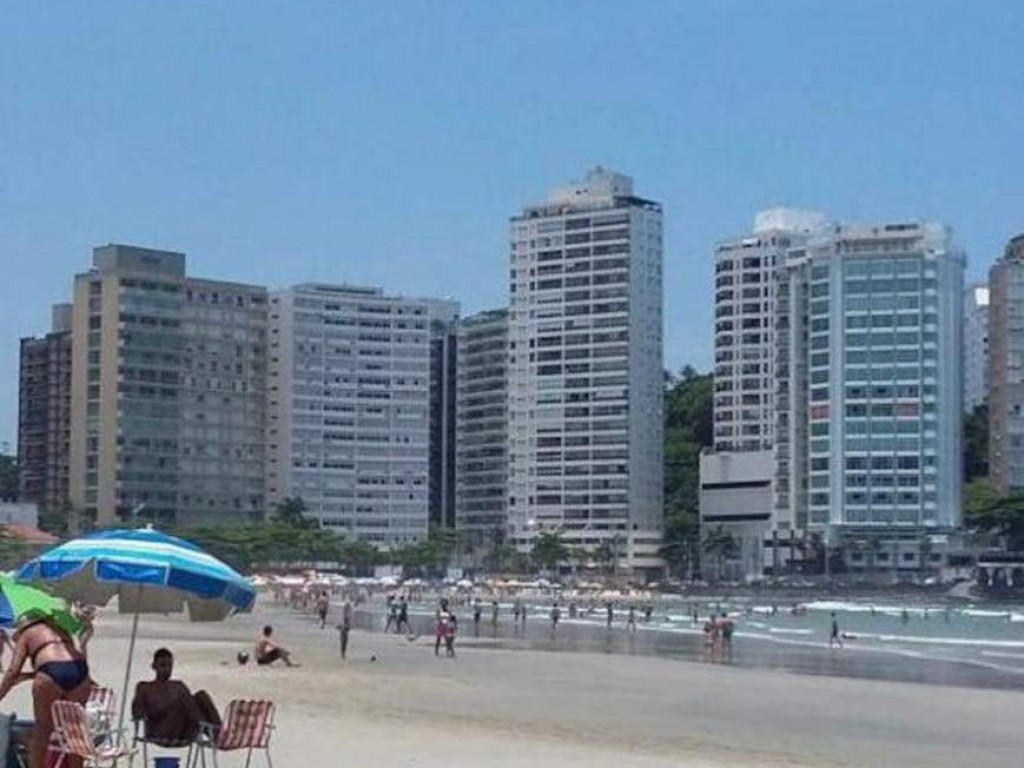 FERIAS E CARNAVAL - Excelente apartamento com 3 suítes, pé na areia, piscina, churrasqueira, ótima localização em Guarujá - SP!!!