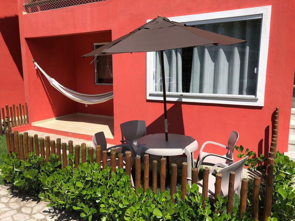 A-101 - Apartamento térreo com jardim perto de Guarajuba -