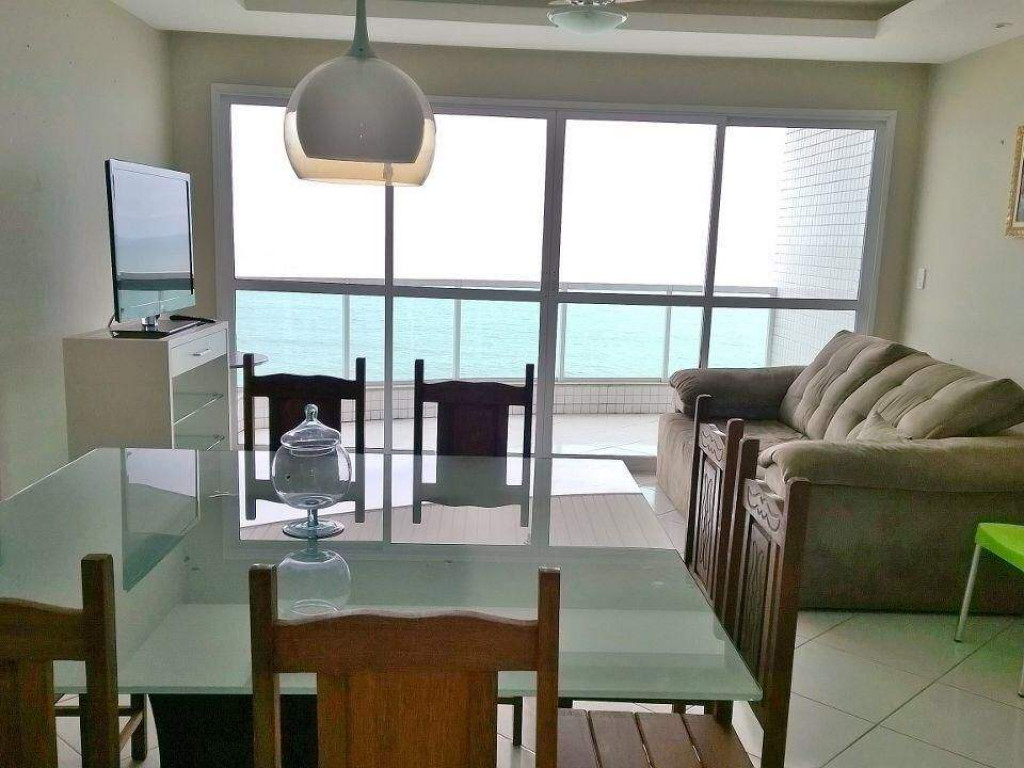 Apt facing the sea with 3 suites, air conditioning and 2 garages.