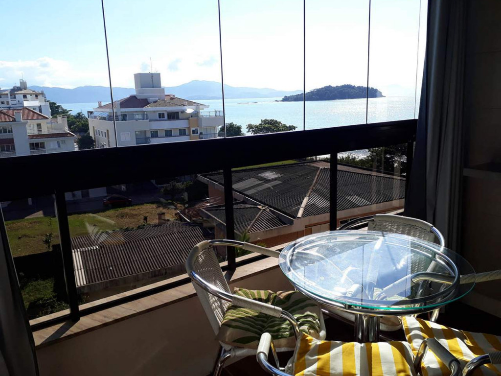 Hermoso apartamento con vista al mar, salida al mar, desayuno, bar y restaurante !!