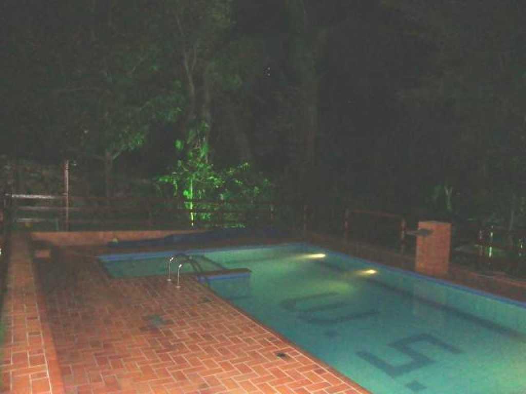 Espaçoso Rancho com piscina aquecida, 4 suites. cachoeira.