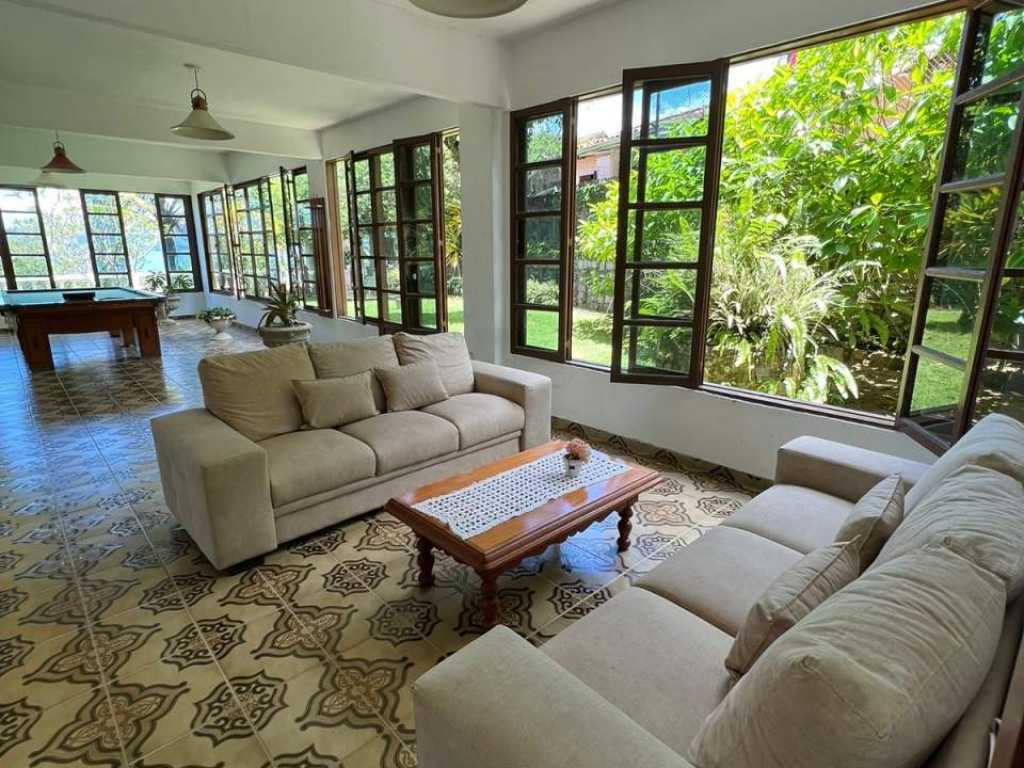 @casadonanna.angra casa com praia privativa, piscina e vista cinematográfica em Angra dos Reis.